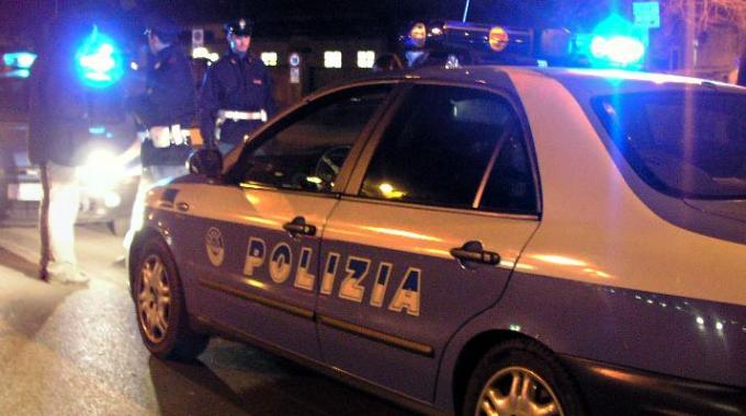 Vendeva permessi di soggiorno falsi, arrestata una poliziotta ... Polizia soggiorno