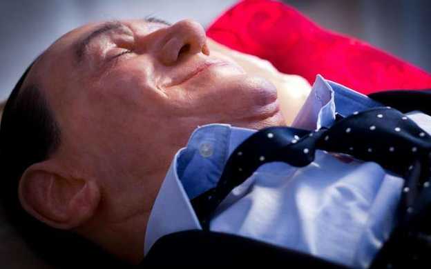berlusconi-opera-statua-roma-ottocento-garullo-57678333
