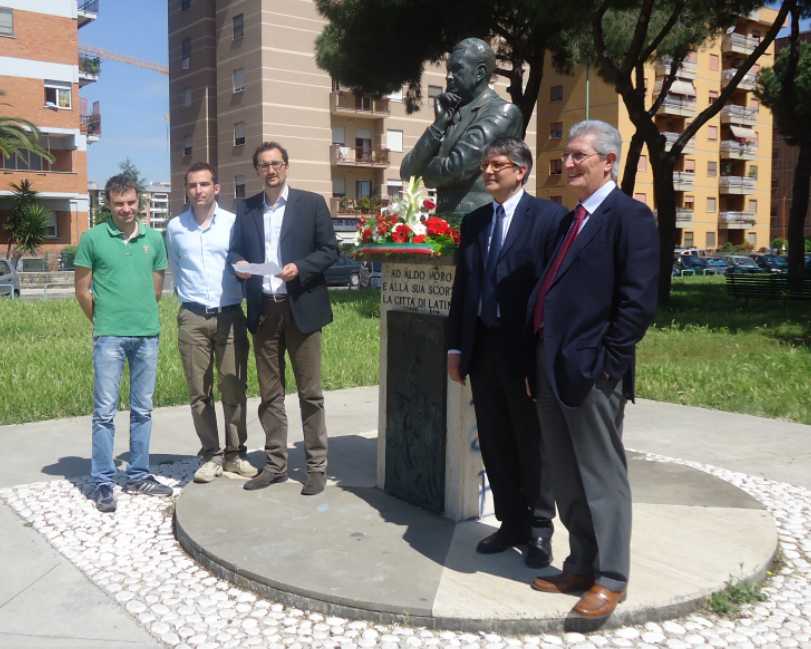 piazza-moro-latina-omaggio-monumento-4687612