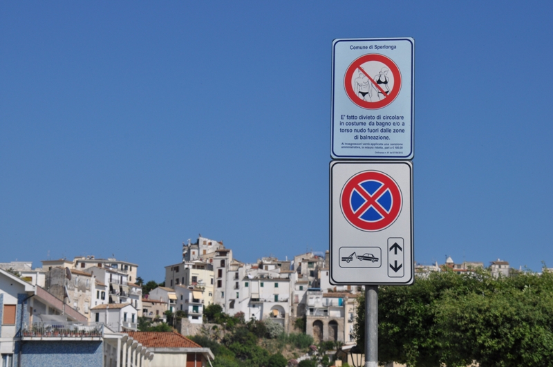 cartello-divieto-torsonudo-278364