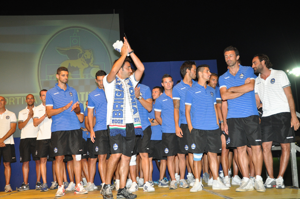 Pecchia e squadra sul palco