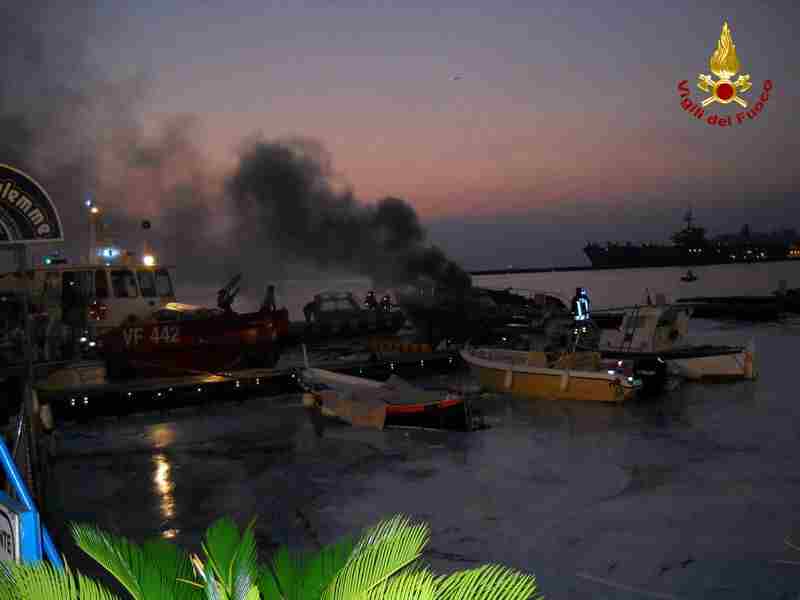 incendio yacht a Gaeta 2