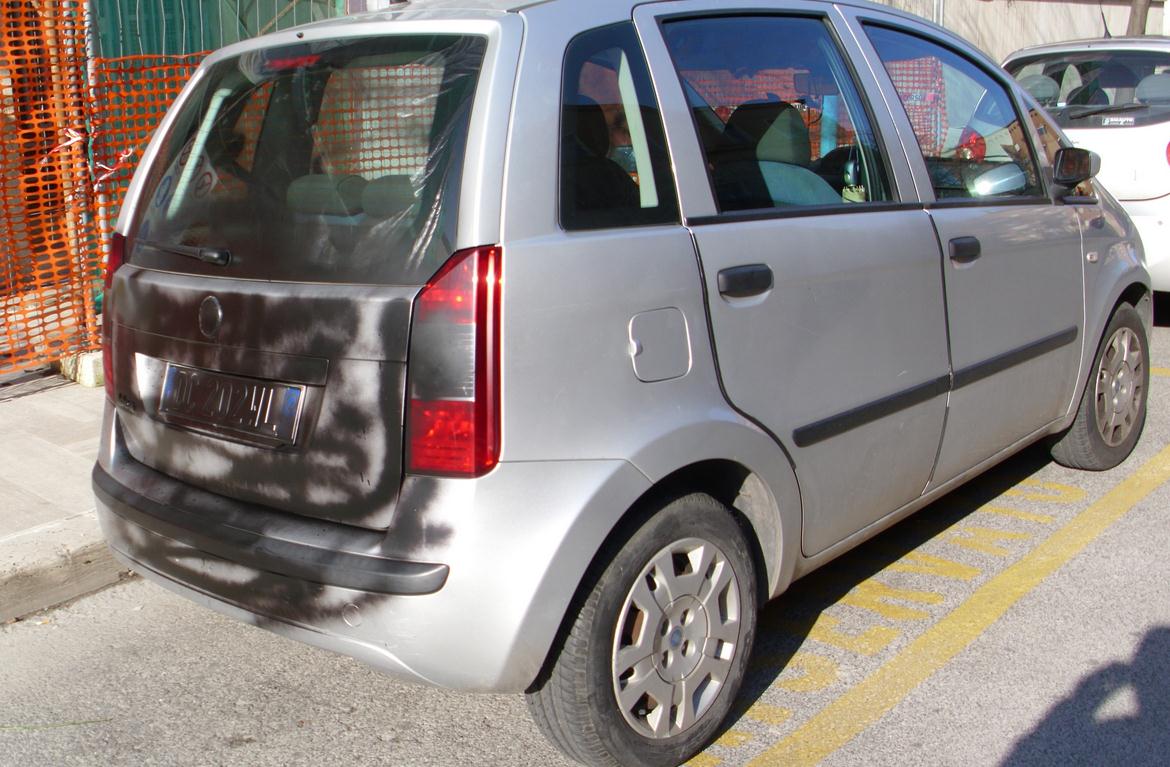 auto-vandali-zona-pub-latina-587892
