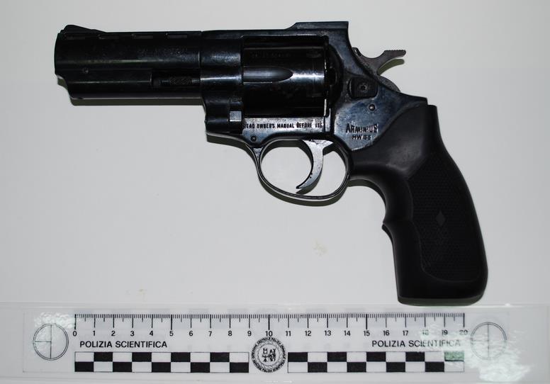 pistola-sequestro-polizia-latina24ore-6579872