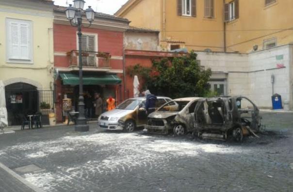 sezze-auto-incendiate-latina24ore