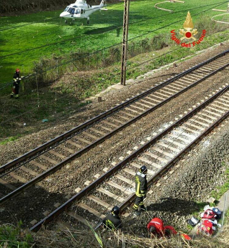 anziano-cade-binari-priverno-elicottero-vigili-fuoco